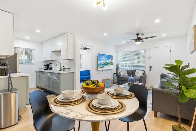 Photo - 1149 Grove Ave Unit C