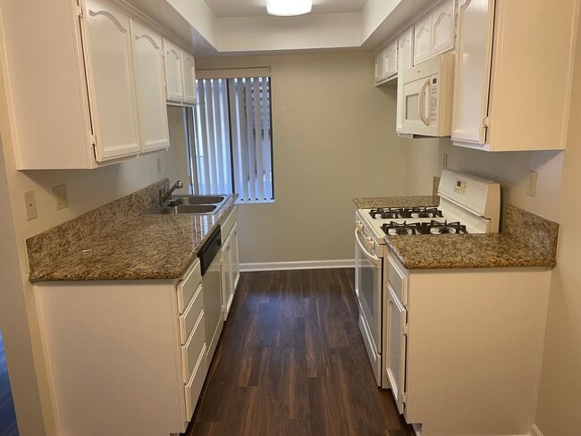 Kitchen 1 - 268 West Verdugo