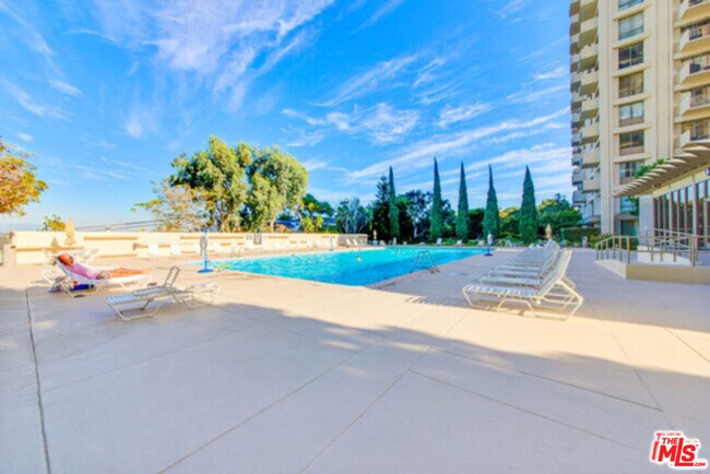 Photo - 2170 Century Pk E Unit 210