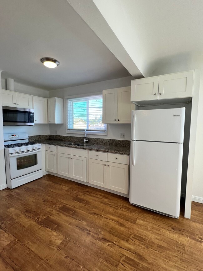 Building Photo - 4172 S Hobart Blvd Unit 4172