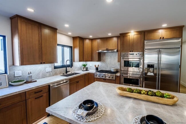 Photo - 3434 Talbot St