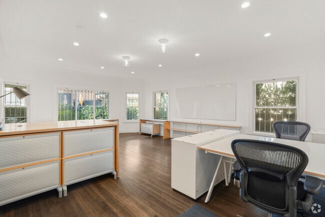 Building Photo - 718 S Sycamore Ave Unit 718 Rental