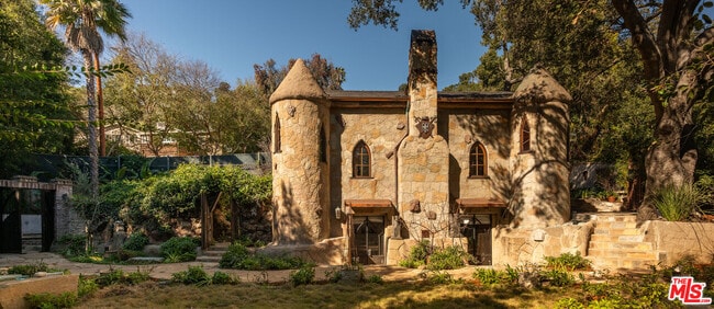 Building Photo - 8978 Wonderland Ave