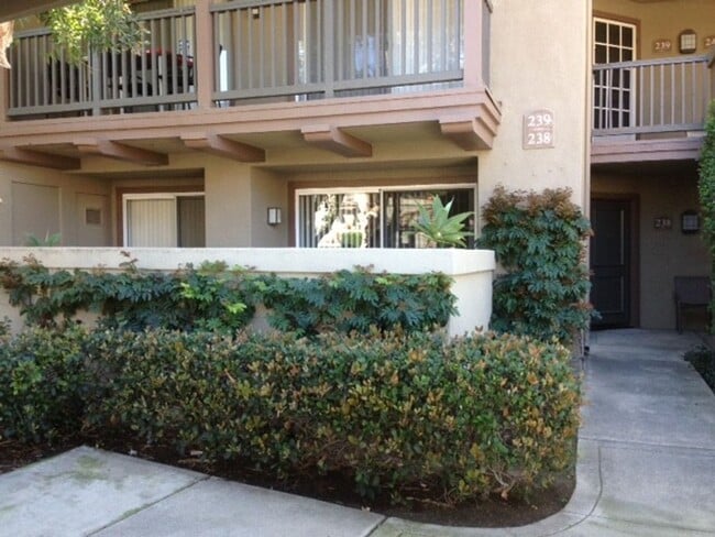 Building Photo - BEAUTIFUL ONE BEDROOM ONE BATH CONDO WITH ...