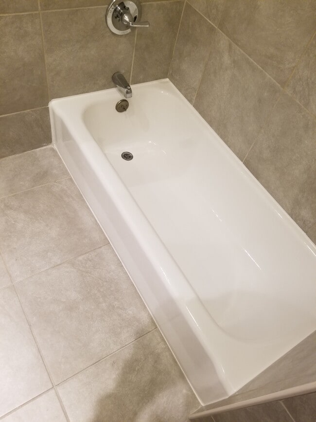 Photo - 667 E Queen St Unit 2