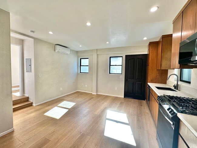 Photo - 4414 Saint Clair Ave Unit 4412