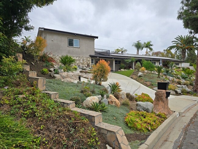 Building Photo - Fantastic 2 Bed, 2.5 Bath ADU Unit A