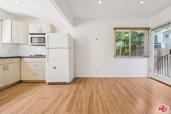 Building Photo - 732 Washington Blvd Rental