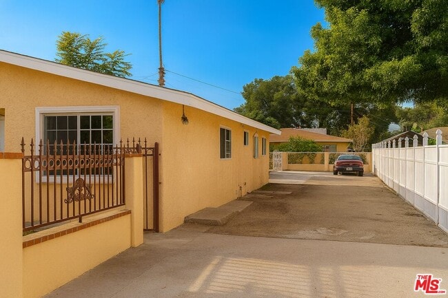 Photo - 15131 Polk St