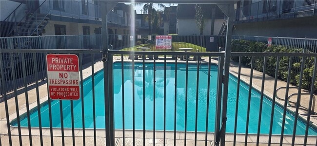 Photo - 1319 Oakwood Dr W Unit 6