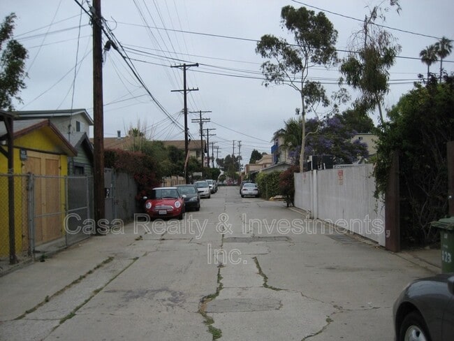 Photo - 823 Broadway St
