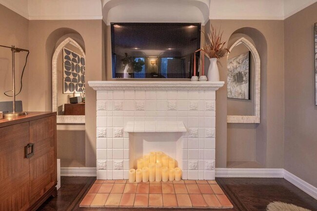 Photo - 1298 Cloverdale Ave Unit 1298