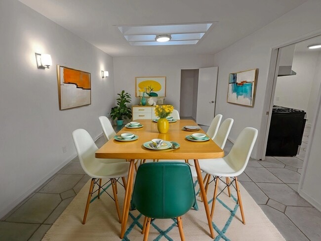 Photo - 833 S Plymouth Blvd Unit 839-5