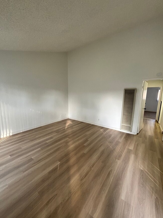 Photo - WOODCREST APARTMENTS
