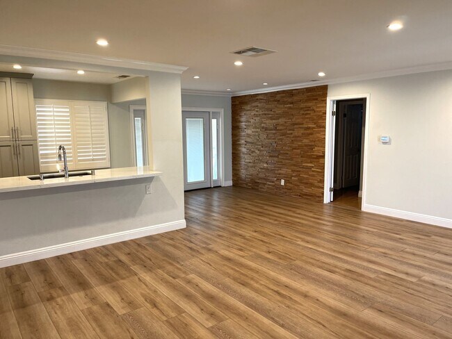 Photo - 9752 Monogram Ave
