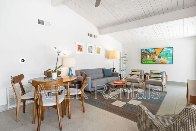 Photo - 915 E Racquet Club Rd