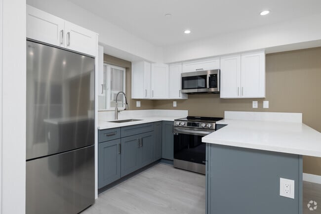 Fairfax Townhomes - Fairfax Townhomes