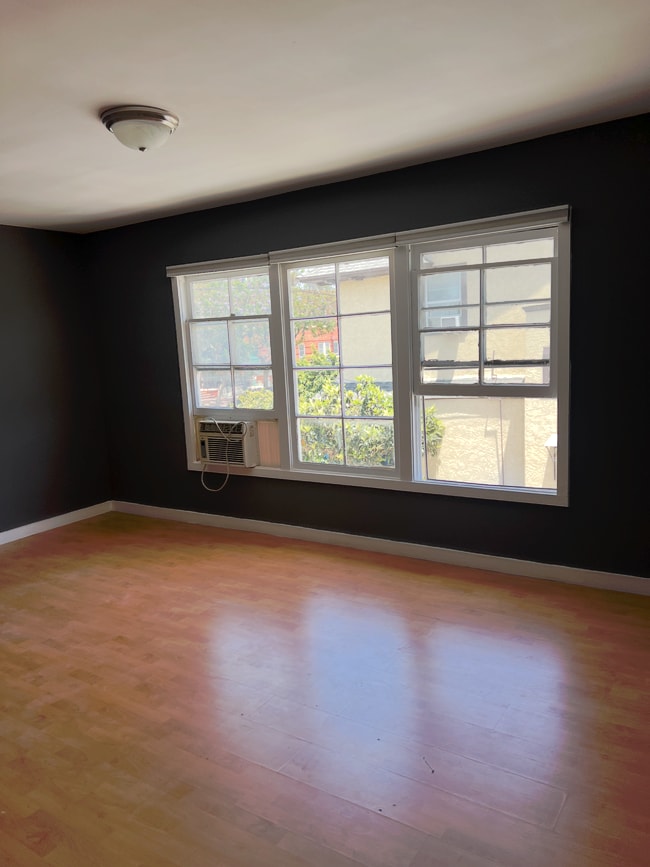 Photo - 1442 W 27th St Unit 3