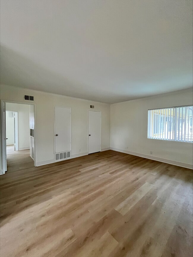 Photo - Chateau Whitsett Apartments