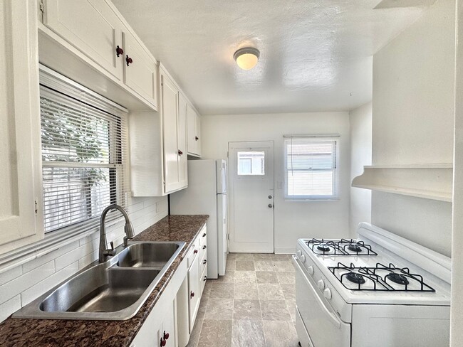 Photo - 4826-4832 Del Mar Avenue Unit 4828