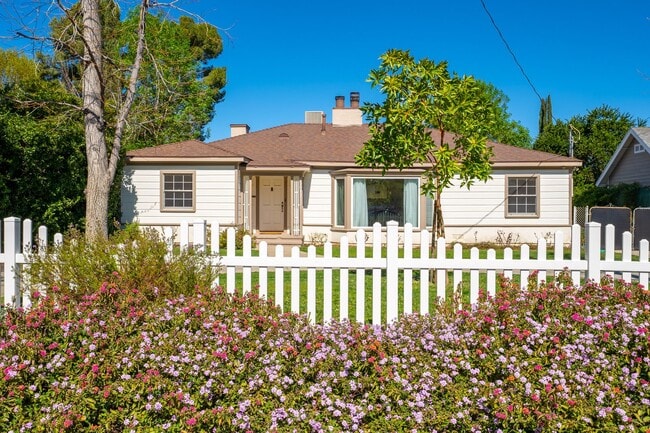 Single-story 3+3 in Woodland Hills w/appli... - Single-story 3+3 in Woodland Hills w/appli... House