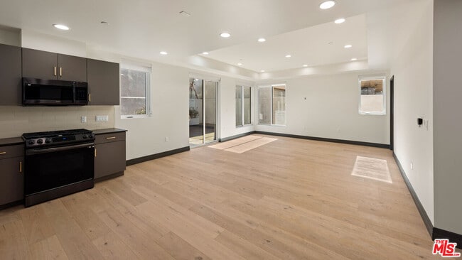 Photo - 118 Orlando Ave Unit 101