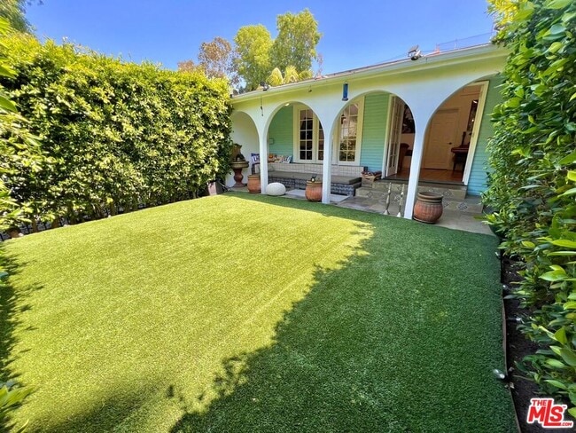Photo - 708 Westmount Dr House