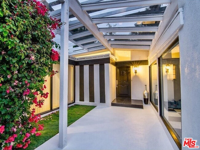 Photo - 7475 Mulholland Dr