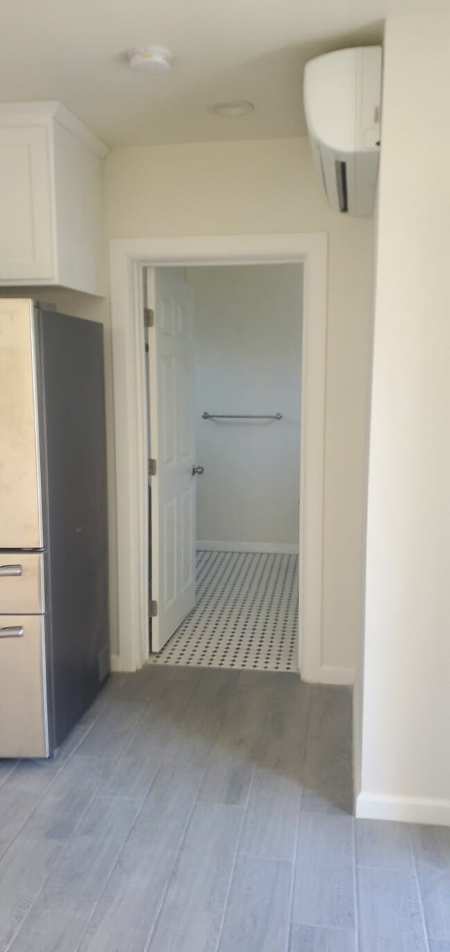 Bath entrance - 5011 Stacy St Unit Main