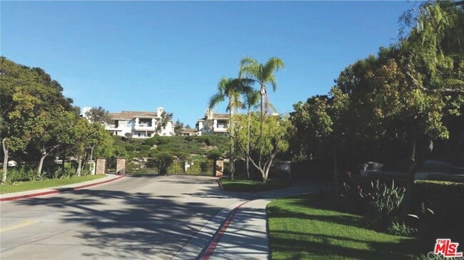 Photo - 1055 S Dewcrest Dr