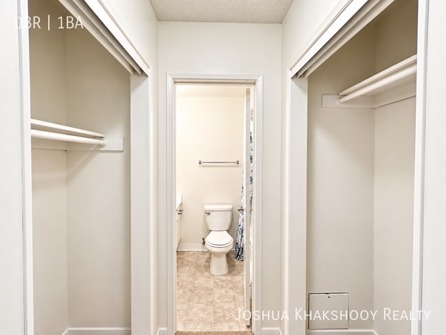 Photo - 6907 Whitsett Ave Unit 212