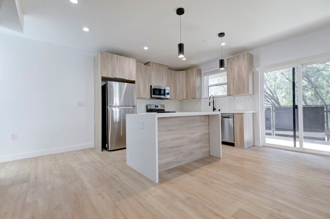 Photo - 5650 Cartwright Ave