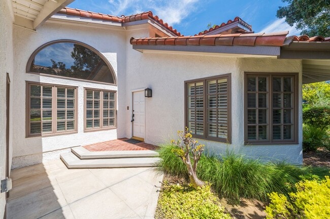 Photo - 16 Sausalito Cir W