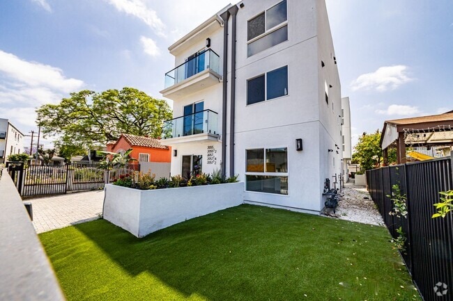 Building Photo - 2055 S Garth Ave Unit 2057 S. Garth Rental