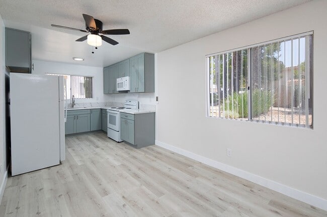 Building Photo - 2 WEEKS FREE! Gorgeous 1 BR with AC and Pa... Unit 07