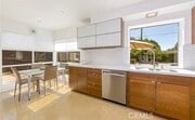 Photo - 17548 Marilla St