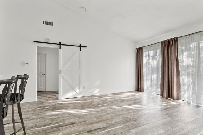 Photo - 10590 Lakeside Dr N