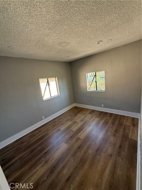 Photo - 2853 E 6th St