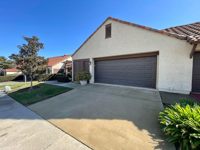 Gorgeous 2B+Office/2BA Townhouse w/ Golf C... - Gorgeous 2B+Office/2BA Townhouse w/ Golf C...