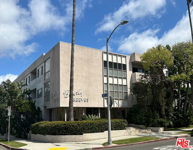 Building Photo - 1440 Reeves St Unit 108