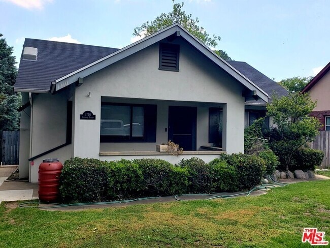 Building Photo - 1710 Oakwood St Rental
