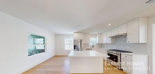 Building Photo - 15242 Morrison St