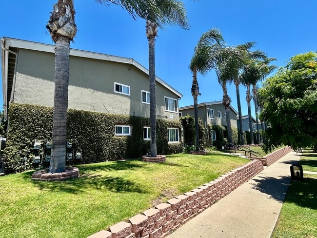 Photo - Bright 2 bed 1 bath in Pacific Beach Unit 2242 1/2