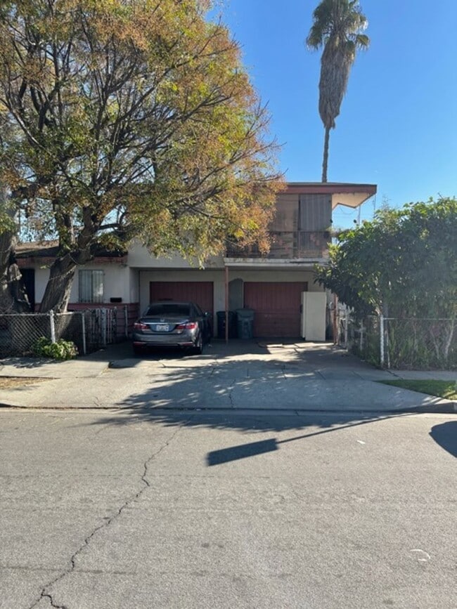 Building Photo - 10934-10936 Pope Avenue Unit 10936