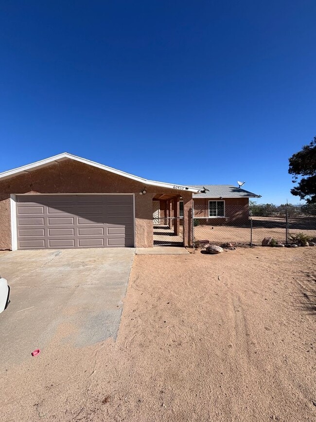 Building Photo - AVAILABLE NOW Rental