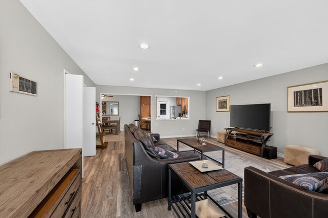 Photo - 3151 Magellan St