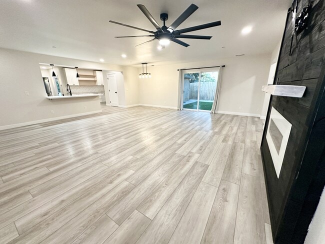 Photo - 2315 Tavern Rd