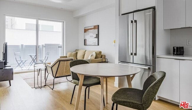 Building Photo - 1130 N Orange Dr Unit 201