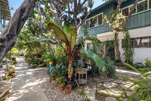 Photo - 5851 Woodman Ave