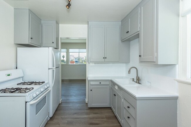 Photo - Refreshed 1 bed / 1bath Second Floor Unit in the Heart of Pacific Beach! Unit 2078 1/2